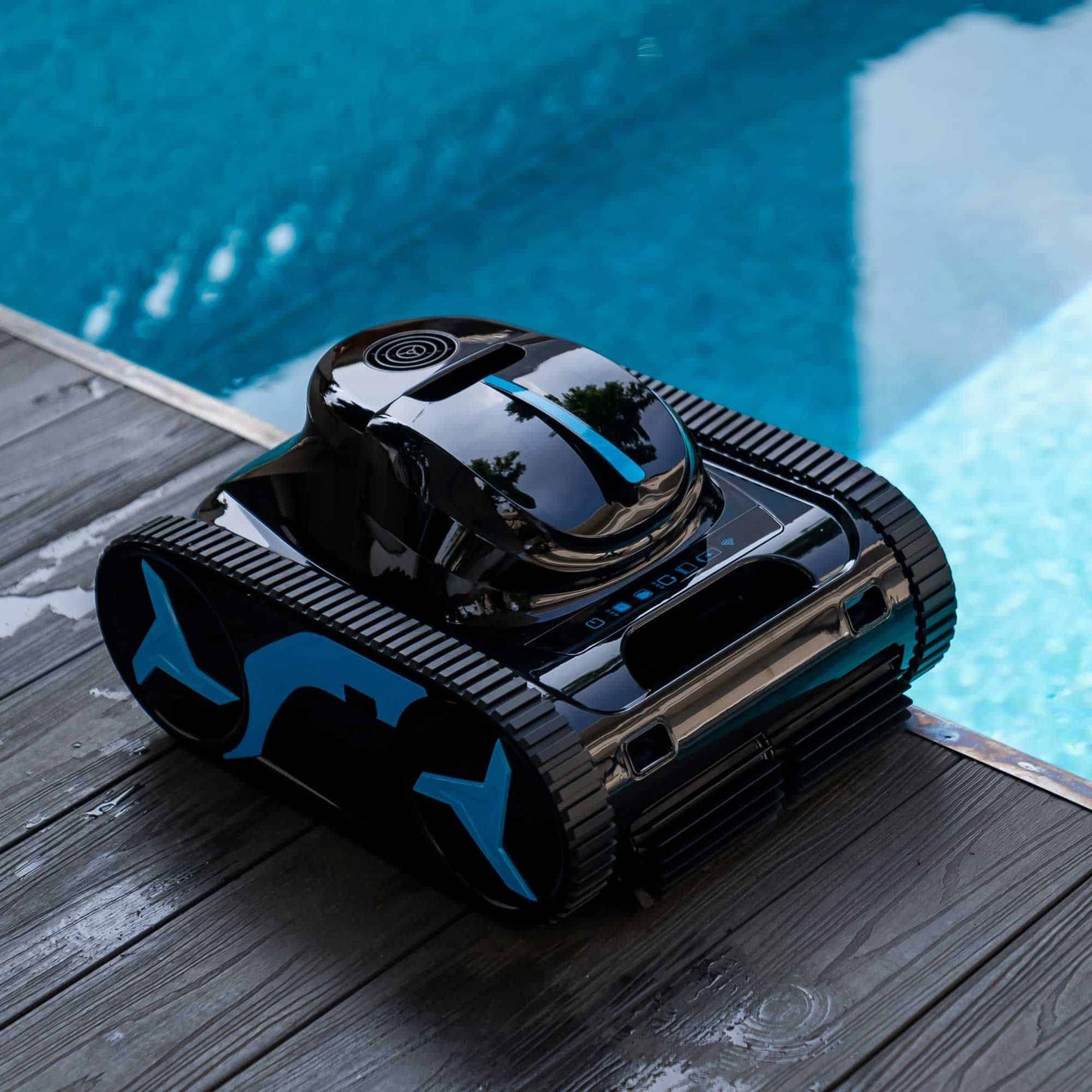 AquaForte M30 wireless pool cleaner