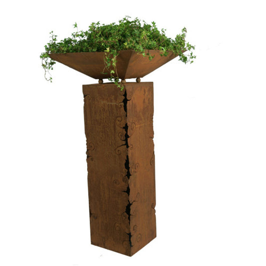 Ornamentsäule eckig mit Rissen, Rost , Gartendekoration